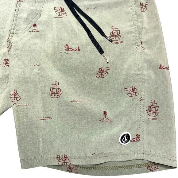 Vintage Volcom Pirate Ship Hybrid Shorts 30 – Surf Skate Island Streetwear - Picture 1 of 9